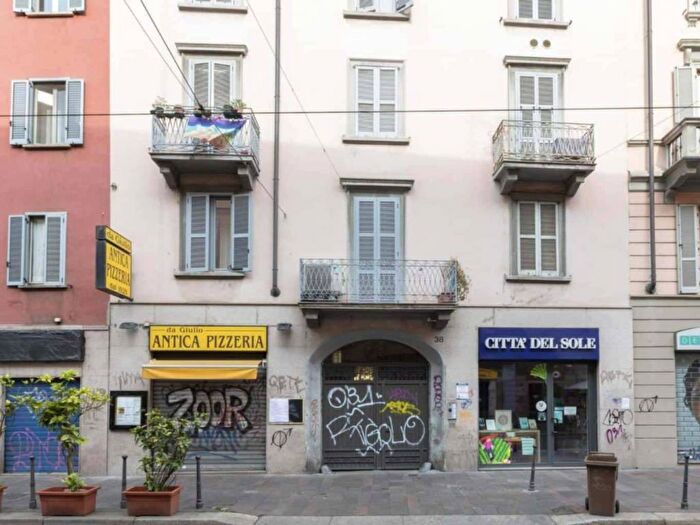 Appartamento trilocale in affitto in Corso San Gottardo, Ascanio Sforza, Milano