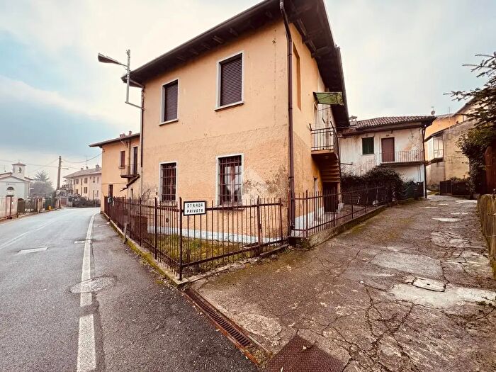 Appartamento trilocale in vendita in Via della Resistenza, Casatenovo