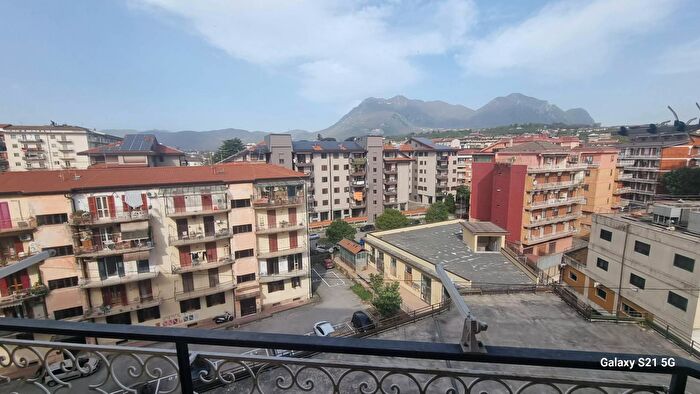 Appartamento con 5 locali in vendita in Via Piave, Avellino