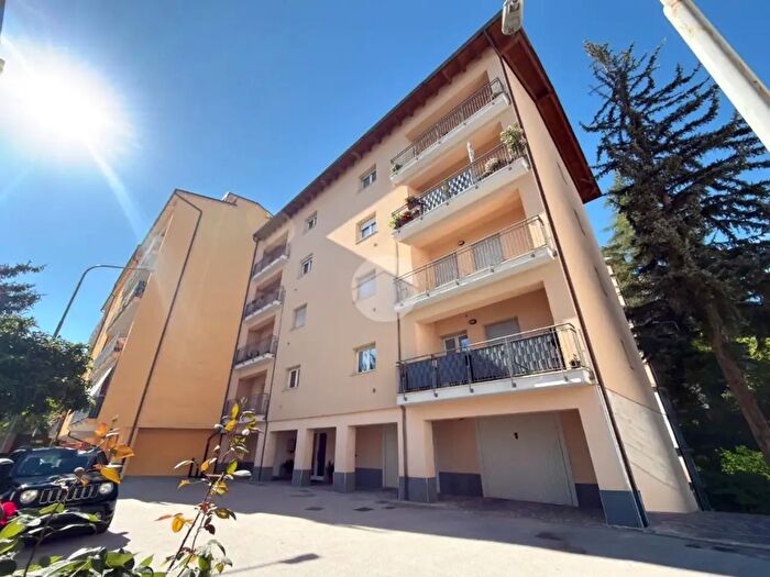 Appartamento quadrilocale in vendita in Via Francesco Paolo Tosti, L'Aquila