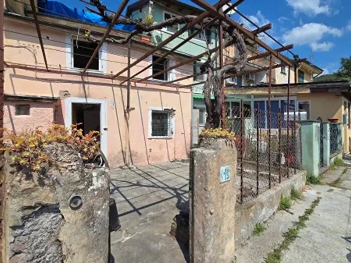 Appartamento trilocale in vendita in Via Poggio, Genova