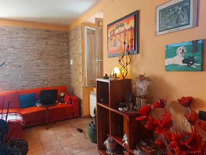 Casa con 5 locali in vendita in Massa