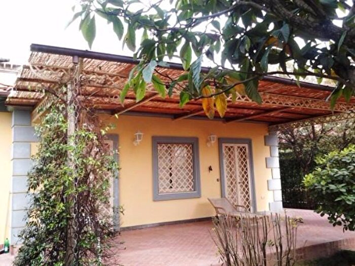 Casa quadrilocale in vendita in Via Piave, Forte Dei Marmi