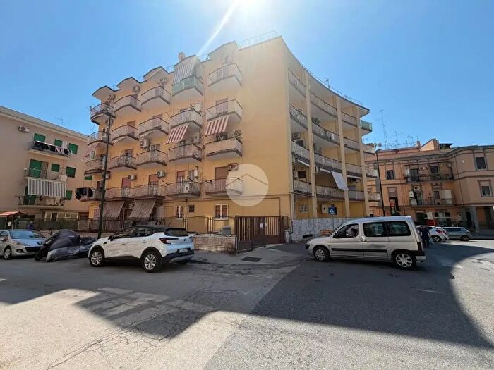 Appartamento trilocale in vendita in Via Prolungamento Ascanio, Napoli