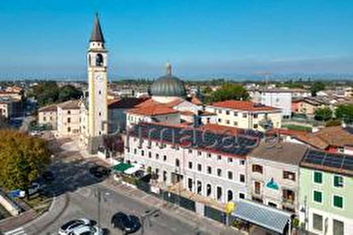 Appartamento con 5 locali in vendita in Piazza Roma Snc, Buttapietra