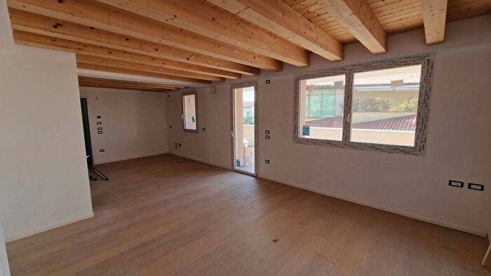 Appartamento trilocale in vendita in Treviso Viale Amalfi, Treviso