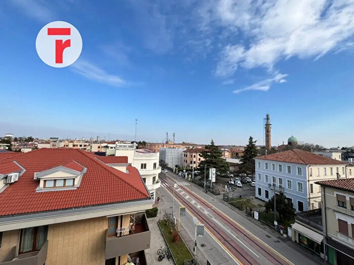 Appartamento con 5 locali in vendita in Via Domenico Piacentino, Padova