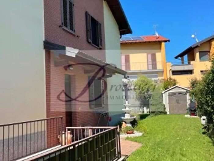 Casa quadrilocale in vendita in Arcisate