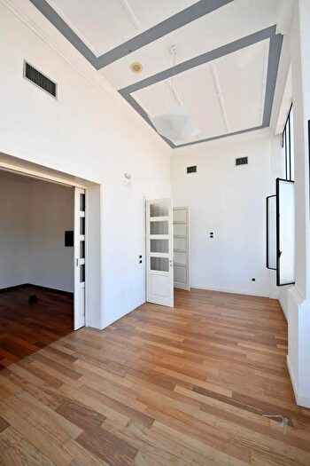 Appartamento con 9 locali in vendita in Siena