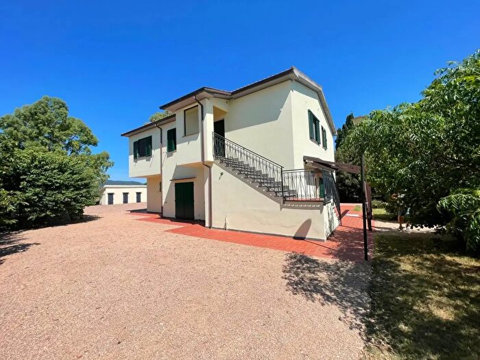 Casa con 7 locali in vendita in Castiglione Della Pescaia