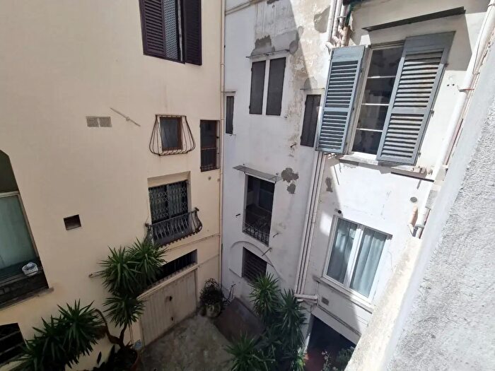 Appartamento con 5 locali in vendita in Via Santo Spirito, Firenze