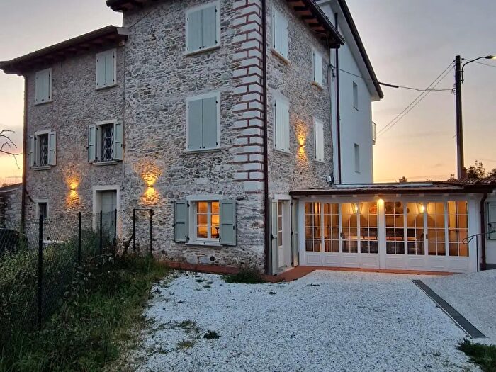 Casa con 5 locali in affitto in Via Lungo Fiume Versilia, Pietrasanta