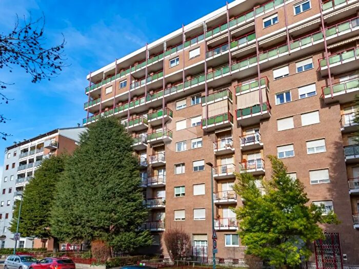 Appartamento trilocale in vendita in Piazza Ruggero Bonghi, Torino