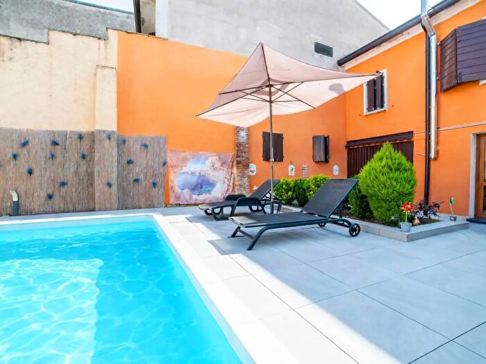 Casa con 15 locali in vendita in Via XX Settembre, Sustinente