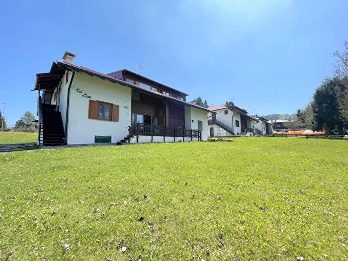Appartamento trilocale in affitto in Via Mercar, Bertigo, Asiago