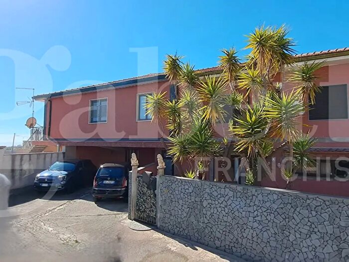 Appartamento con 5 locali in vendita in Via San Pietro Clarenza, Catania