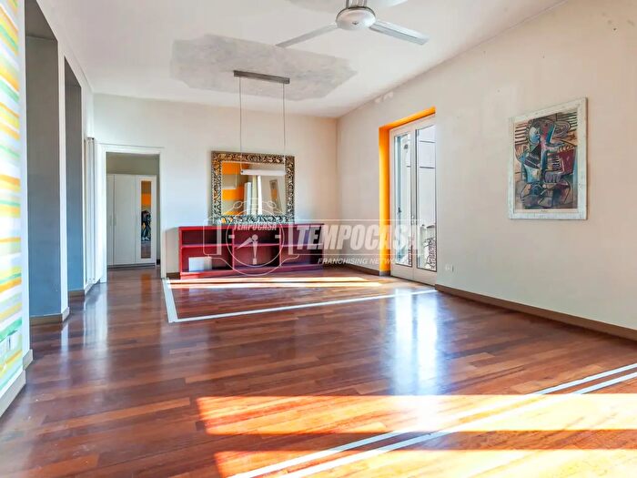 Appartamento trilocale in vendita in Via Luigi Porro Lambertenghi, Milano