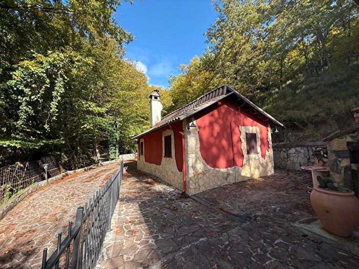 Casa trilocale in vendita in Strada Salto Cicolano, Petrella Salto