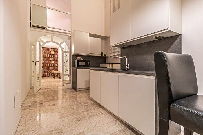 Appartamento trilocale in affitto in Via Guerrazzi, Santo Stefano, Bologna