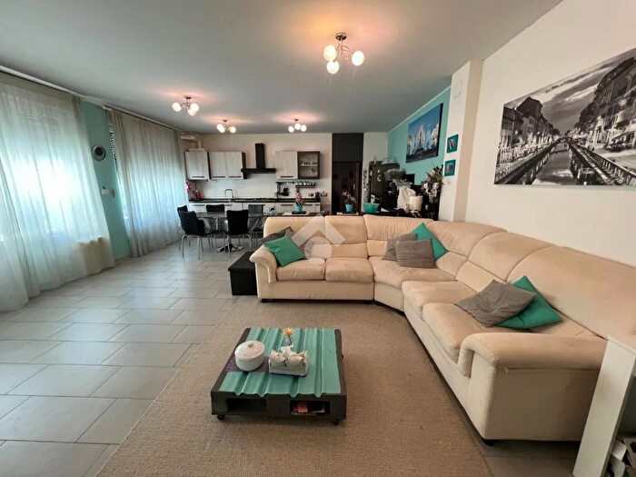 Appartamento trilocale in vendita in Via Tibullo, Milano