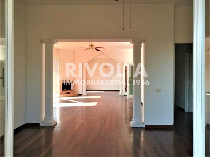 Casa con 6 locali in affitto in Via Cassia, Cassia San Godenzo, Roma