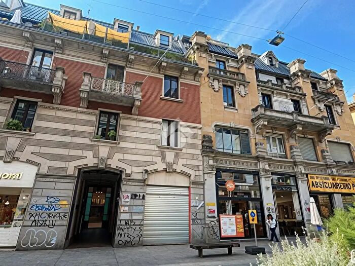 Appartamento trilocale in affitto in Via Paolo Sarpi, Milano
