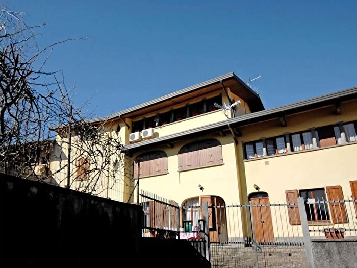 Appartamento bilocale in affitto in Via Balilla, Casnigo