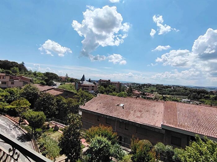 Appartamento con 7 locali in vendita in Siena