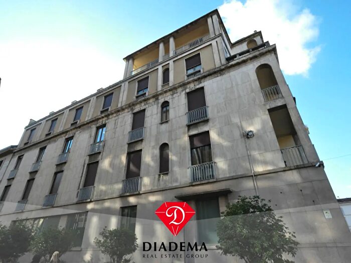 Appartamento trilocale in vendita in Via Giuseppe Castelli, Gallarate
