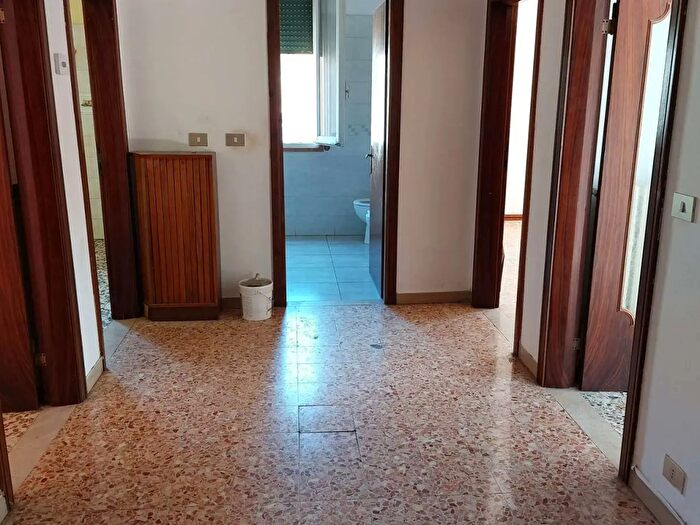 Appartamento con 6 locali in vendita in Modena