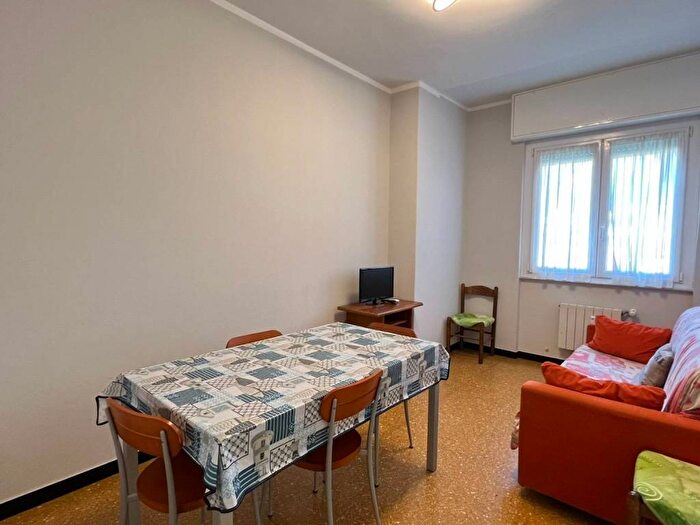 Appartamento quadrilocale in affitto in Piazzale Giuseppe Mazzini, Centro, Loano