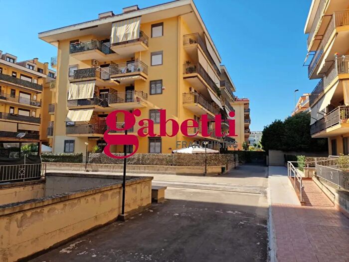 Appartamento trilocale in vendita in Via Grotta, San Nicola La Strada