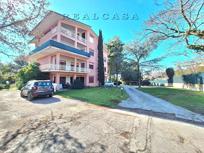 Appartamento con 6 locali in vendita in Recanati, Osimo