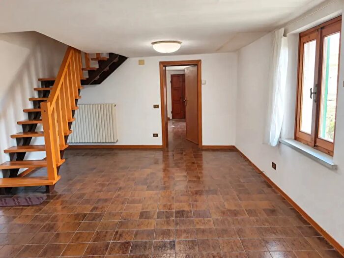 Casa con 7 locali in vendita in Palaia