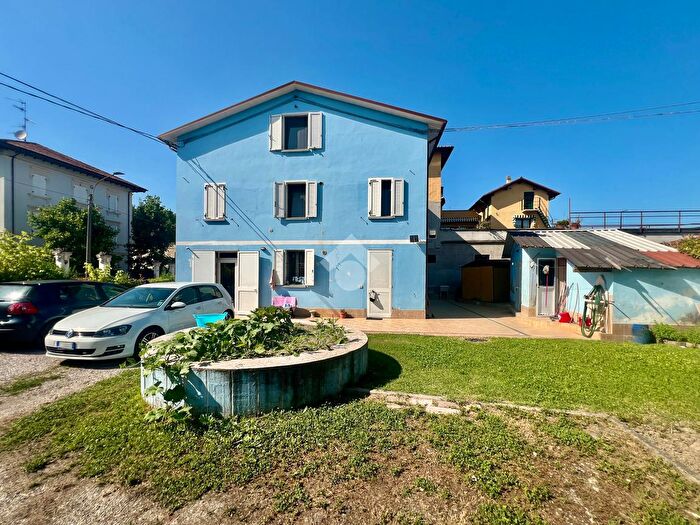 Casa con 7 locali in vendita in Strada Provinciale Sud, Novellara