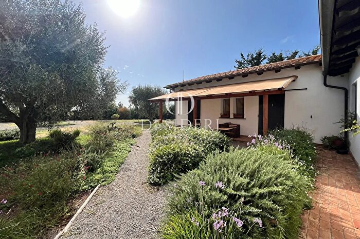 Casa con 14 locali in vendita in Strada della Vittoria Capalbio, Capalbio