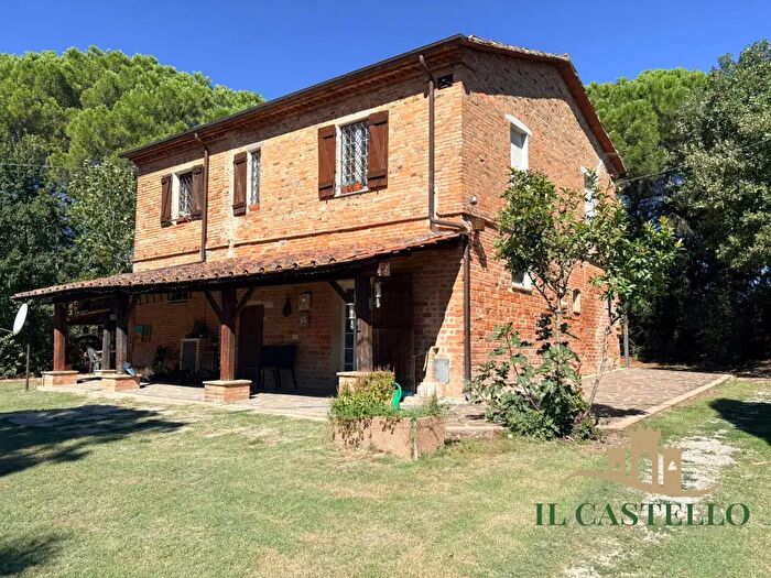 Casa quadrilocale in vendita in Località Croce, Castiglione Del Lago