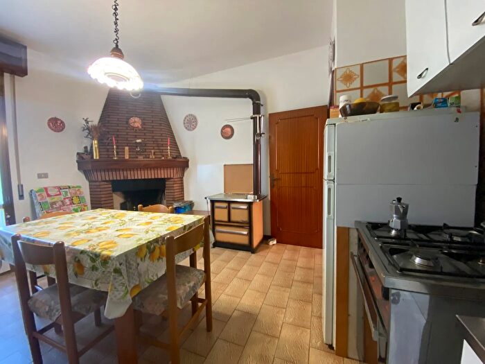 Appartamento trilocale in vendita in Via Basabue, Vergato