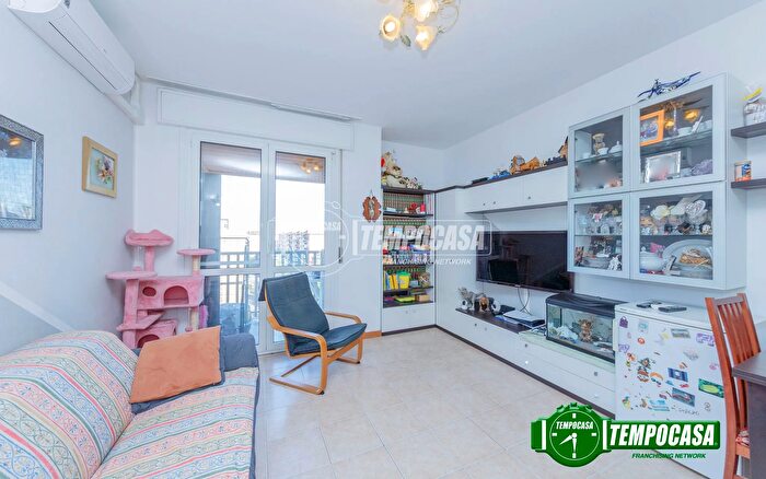 Appartamento trilocale in vendita in Via Francesco Cilea, Milano