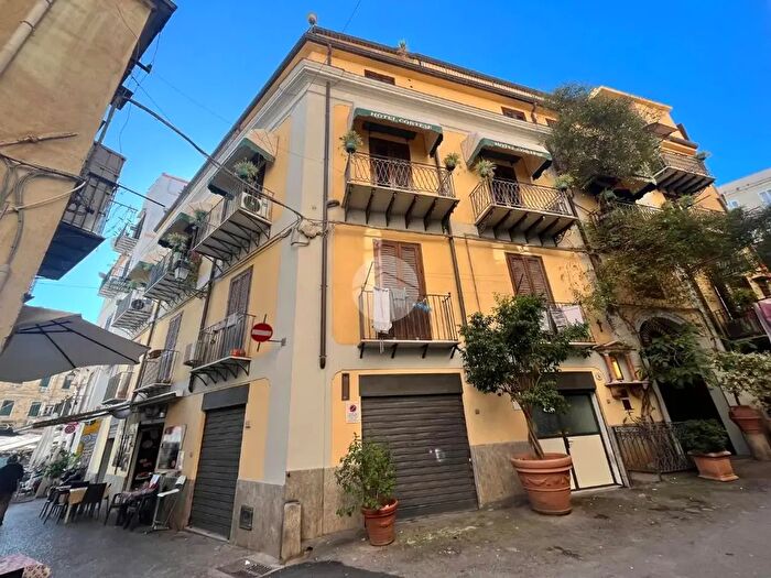 Appartamento quadrilocale in vendita in Via Scarparelli, Palermo