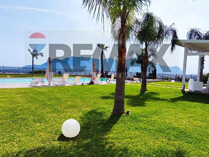 Casa con 10 locali in vendita in Palermo