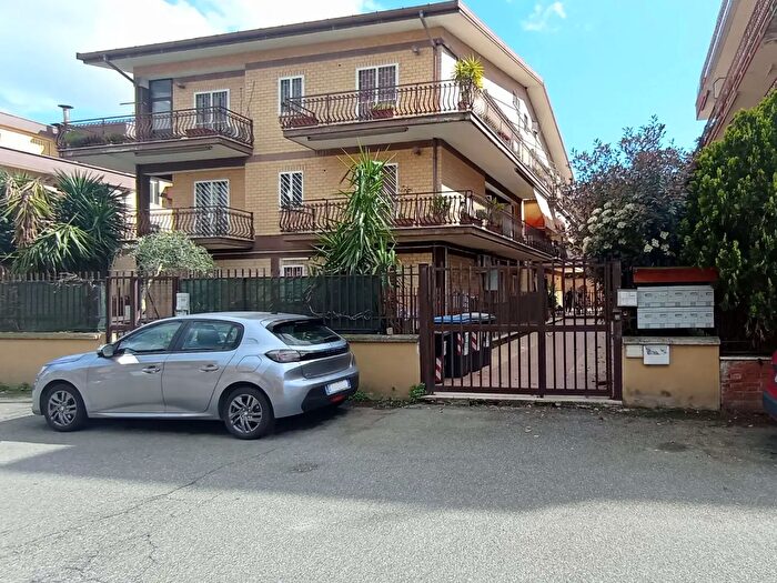 Appartamento quadrilocale in vendita in Via Bompietro, Roma