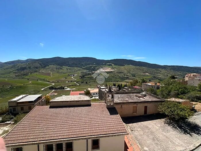 Casa con 7 locali in vendita in Via Vassalli, Sambuca Di Sicilia