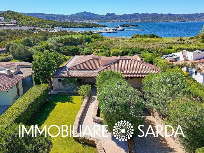 Casa con 11 locali in vendita in Arzachena