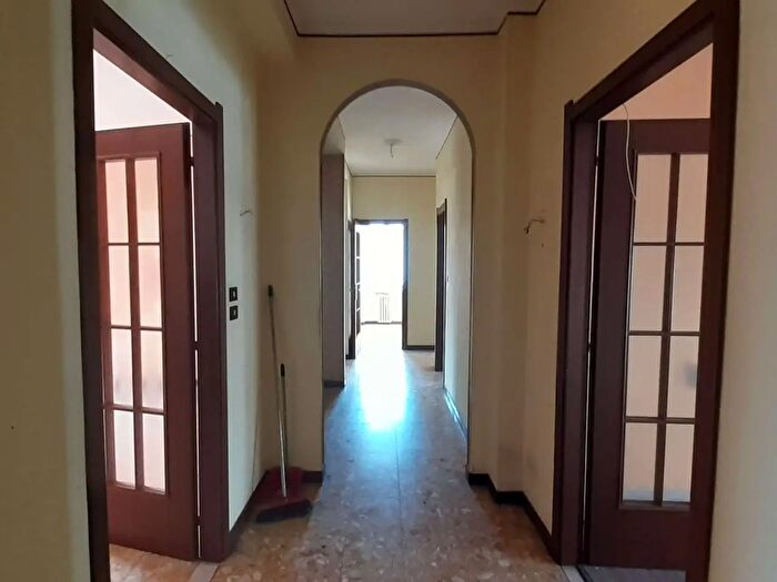 Appartamento con 6 locali in vendita in Via Isonzo, Alessandria