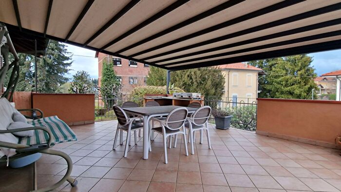 Casa con 6 locali in vendita in Borgomanero