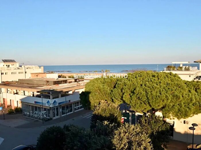 Appartamento con 5 locali in vendita in Piazza, Comacchio