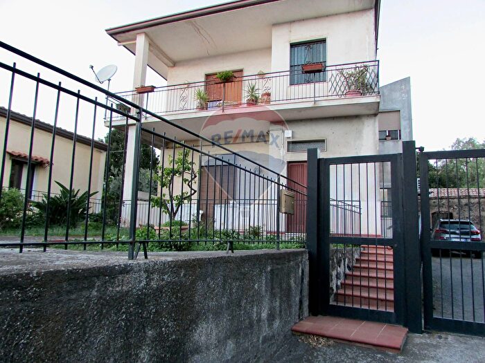 Casa con 12 locali in vendita in Via Rua di Sotto, San Gregorio Di Catania