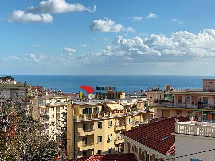 Casa con 7 locali in vendita in Via De Amicis, Sanremo