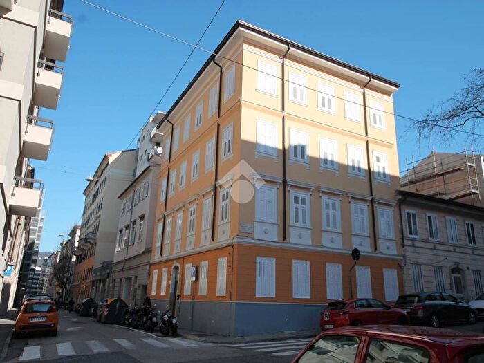 Appartamento trilocale in affitto in Via Donadoni, Settefontane, Trieste